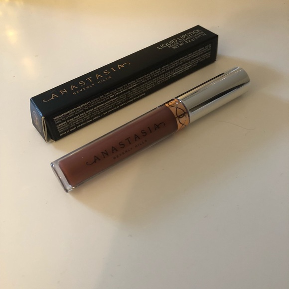 ABH Liquid Lipstick - Picture 6 of 6